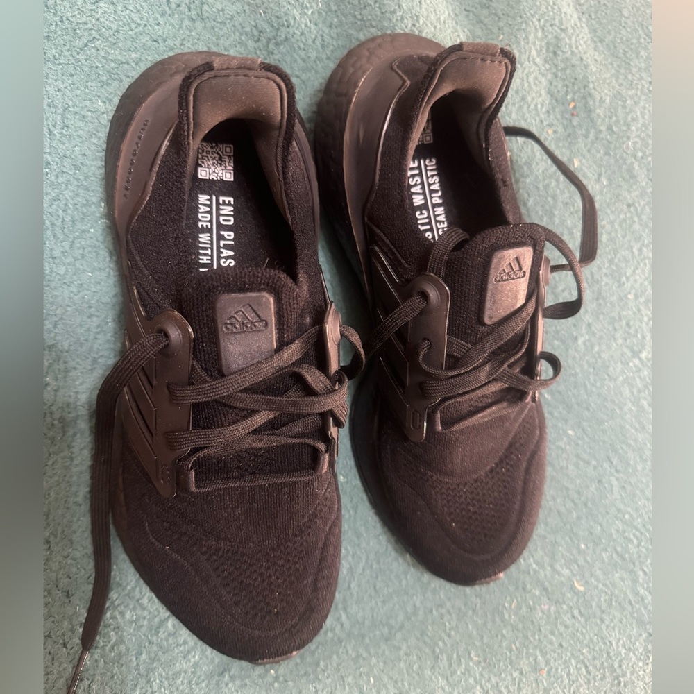 Sale sale sale BLACK Adidas size 4 1/2 either boys or girls sneakers NWOT